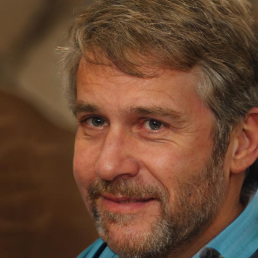 Dr. Marcus Weber
